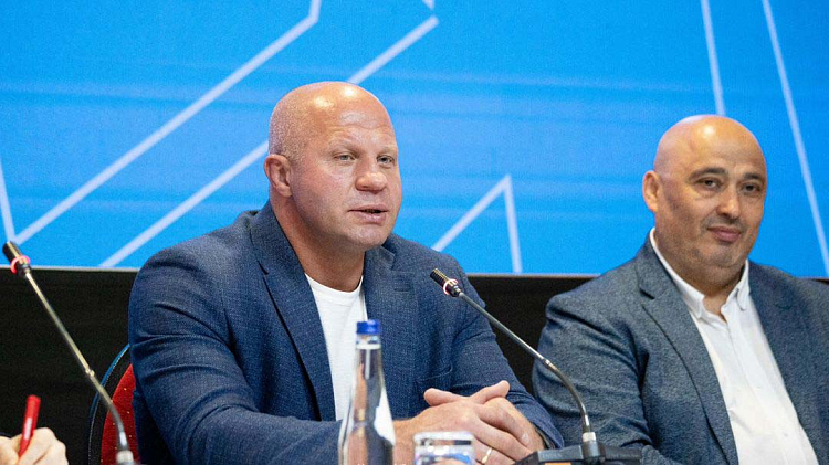 Fedor Emelianenko arrived to the European Sambo Championships in Serbia